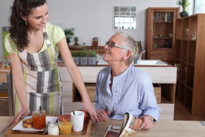 Aide à domicile avec personne âgée